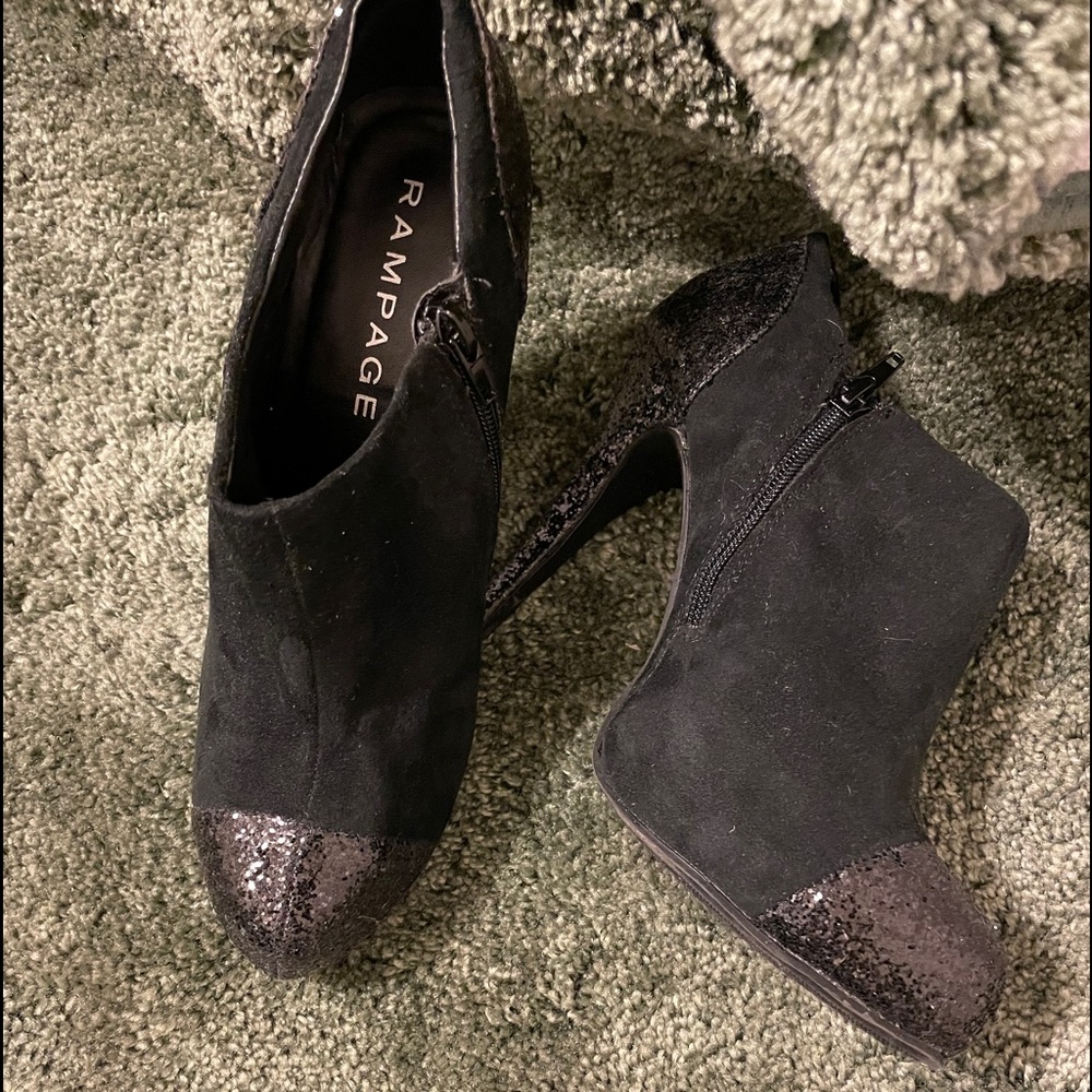 Shoe boots